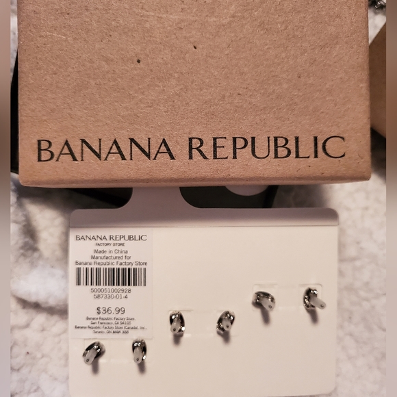 💥NWT BANANA REPUBLIC EARRING SET - Picture 3 of 7